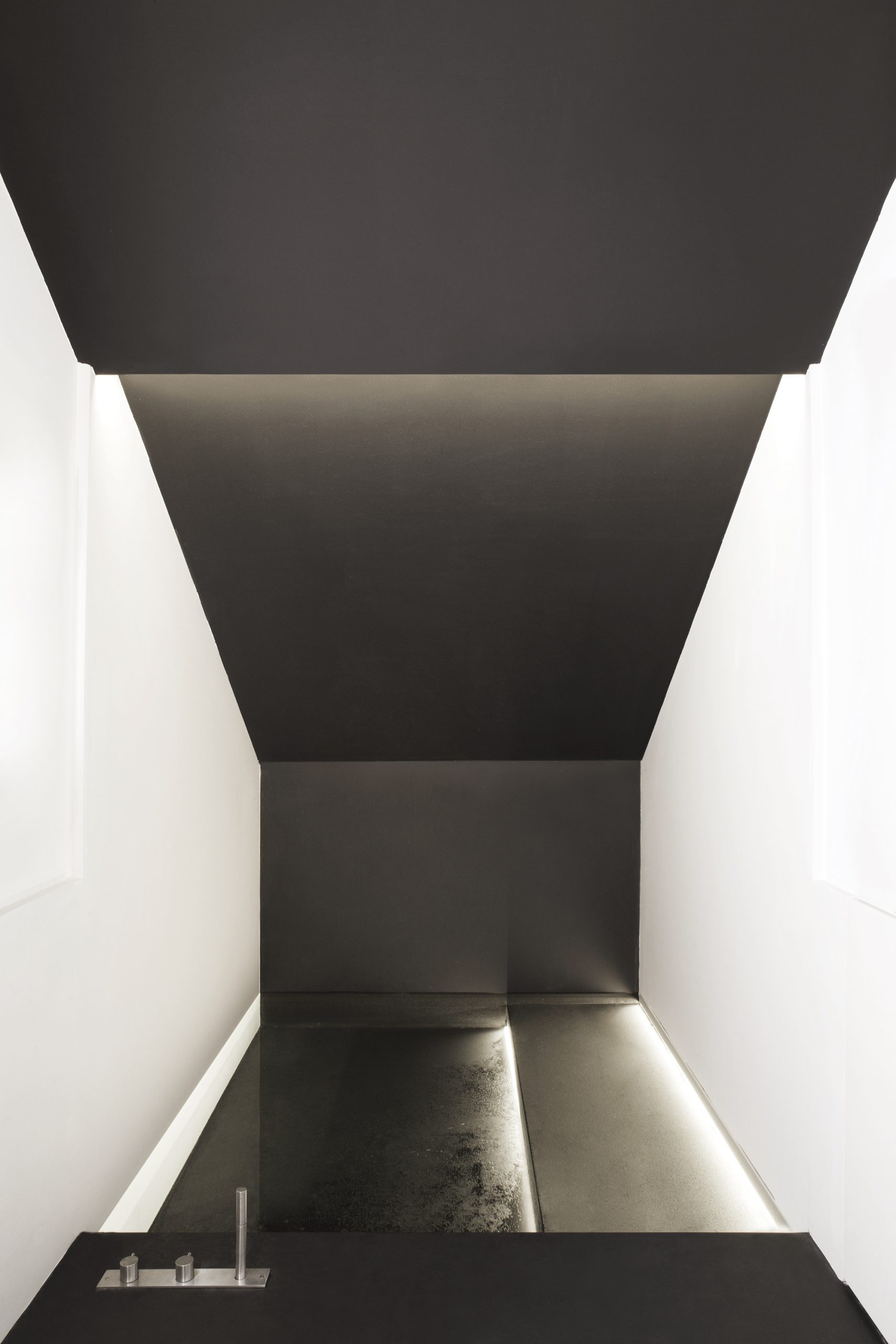 0145_santa_cecilia_smarch_architects_interior_design_milano_black_bathroom_bath_L