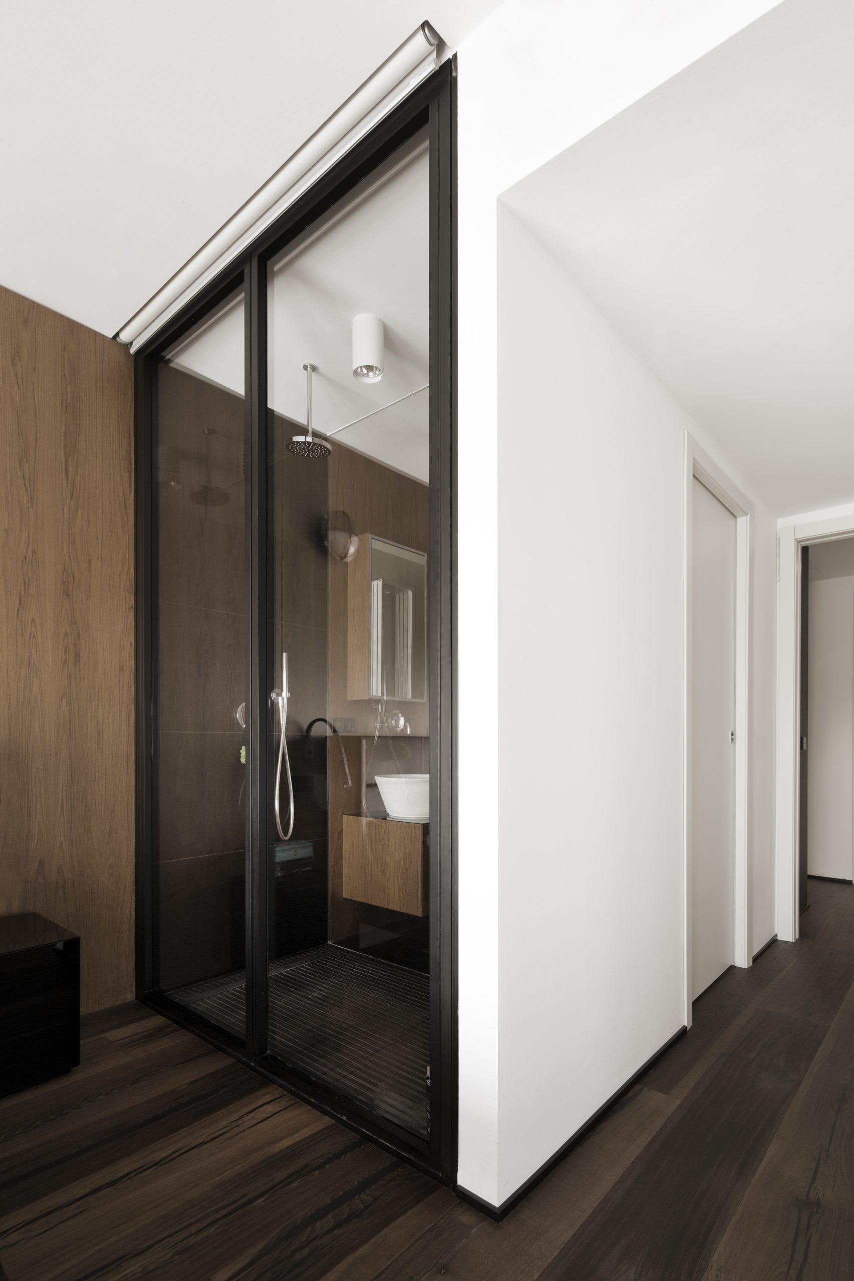 0149_fontanili_smarch_architects_interior_design_bathroom_wood_bedroom_appartment_milano_L