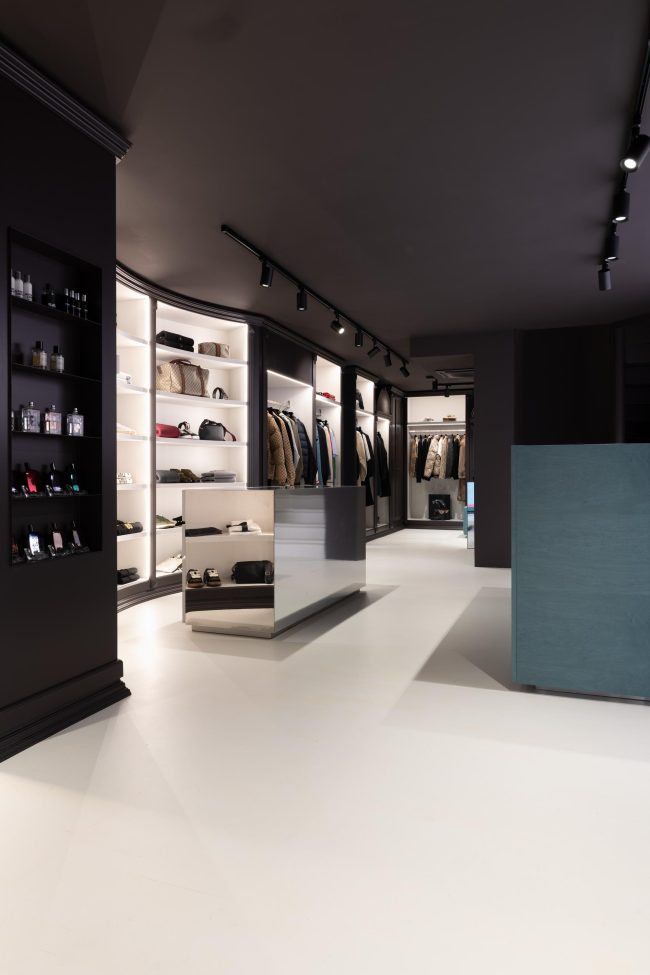 Julian – Piccadilly, Italy